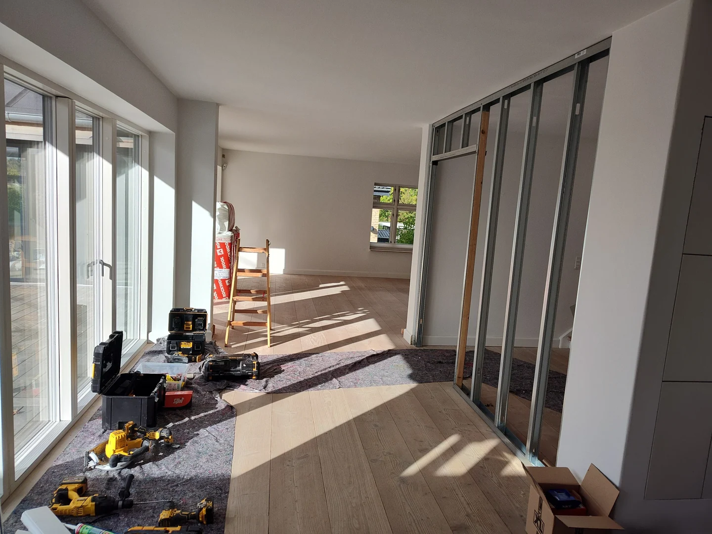 Renovering i Birkerød under udførelse med åbent rum og synlig vægkonstruktion